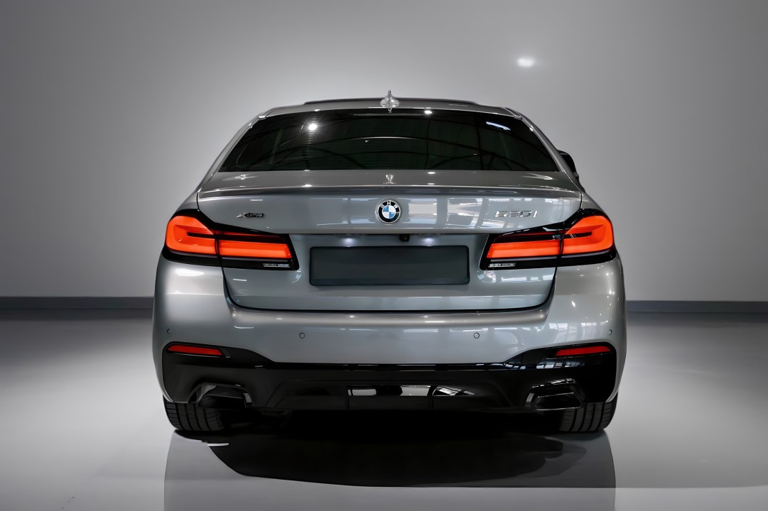 BMW Seria 5 530i xDrive M-Sport (3)