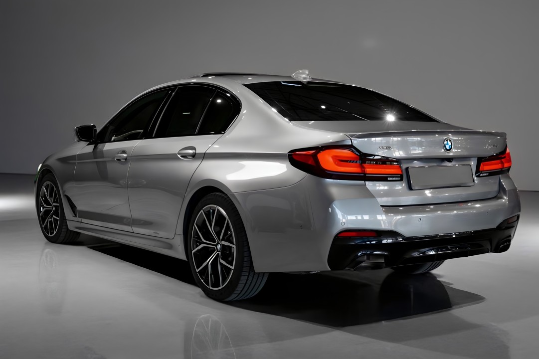 BMW Seria 5 530i xDrive M-Sport (4)