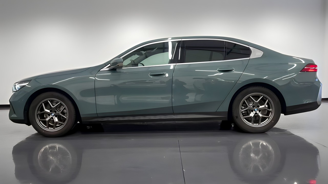 BMW Seria 5 520I (2)