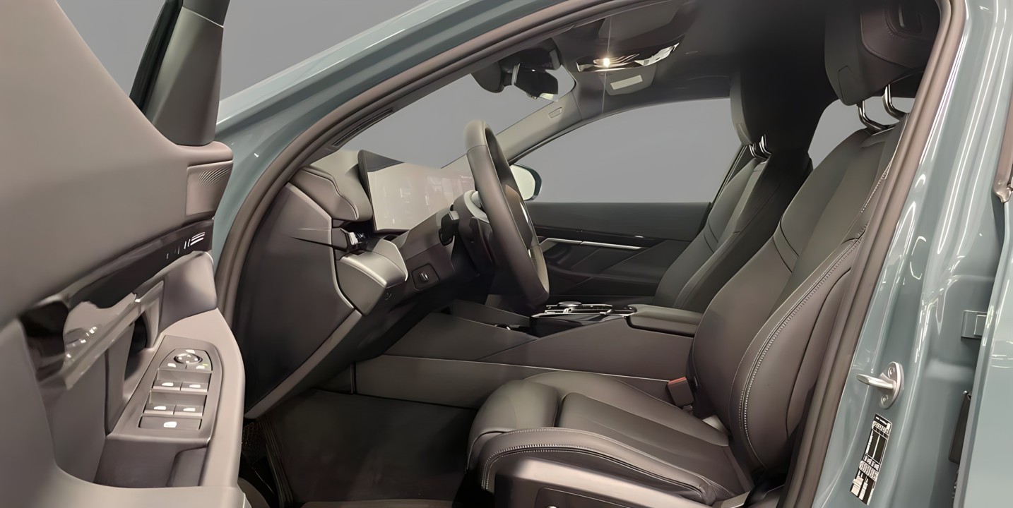 BMW Seria 5 520I (4)