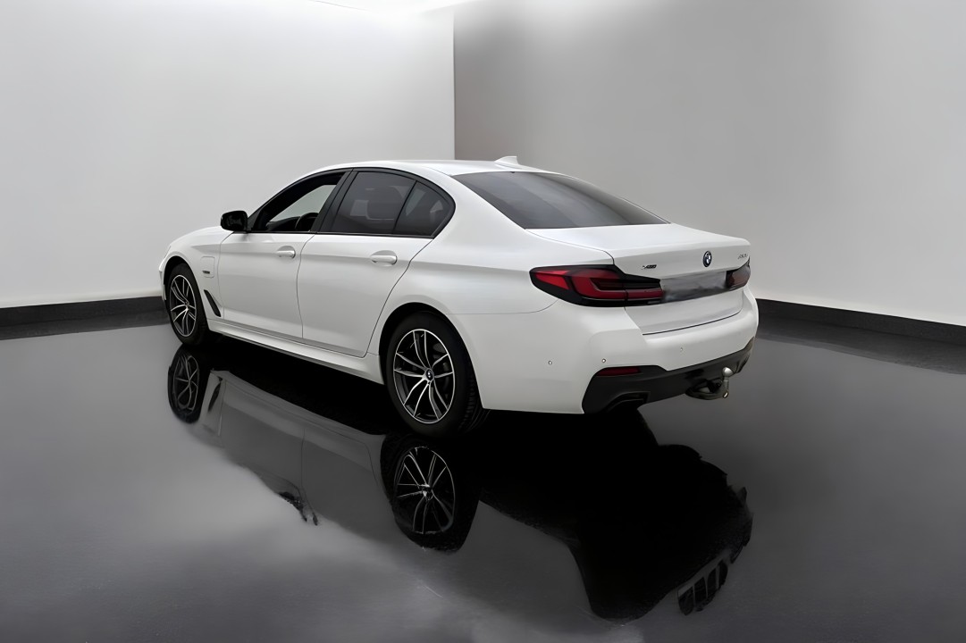 BMW Seria 5 530e xDrive M-Sport (5)