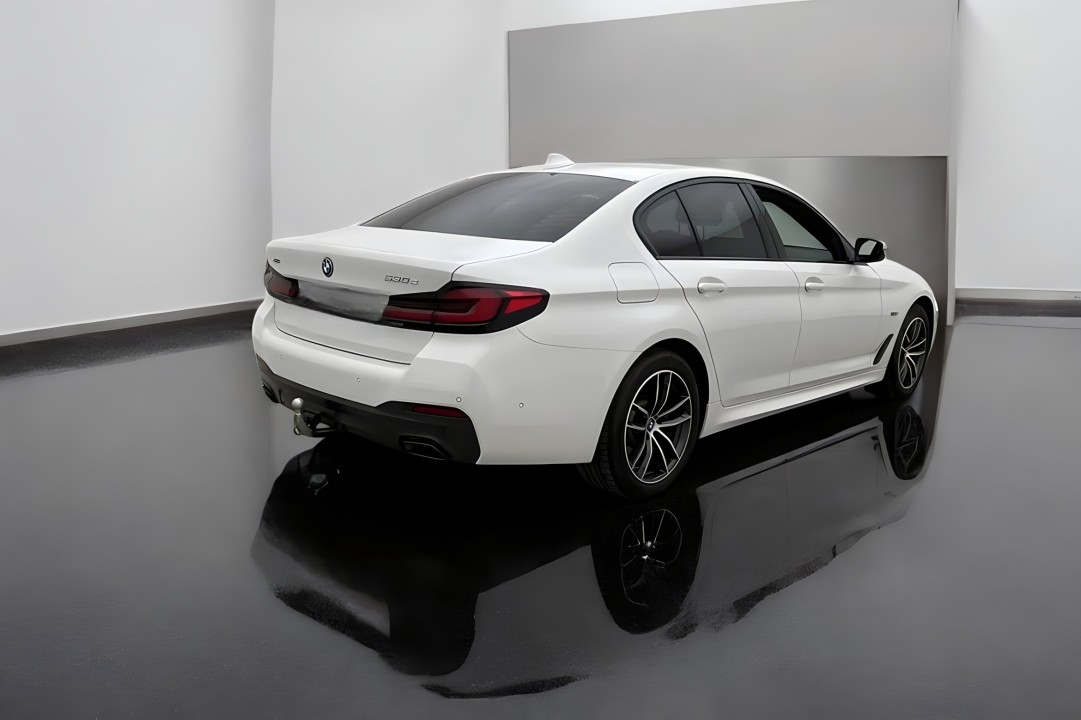 BMW Seria 5 530e xDrive M-Sport (4)