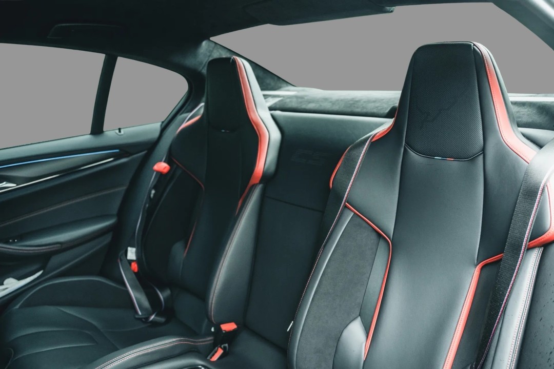 BMW M5 CS - foto 11