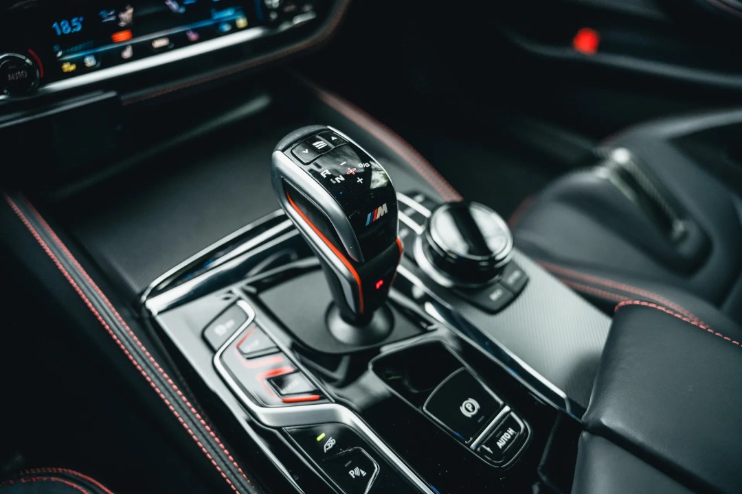 BMW M5 CS - foto 14
