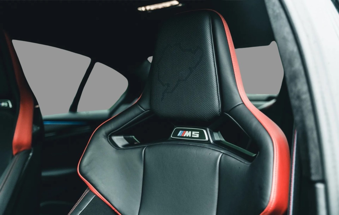 BMW M5 CS - foto 10