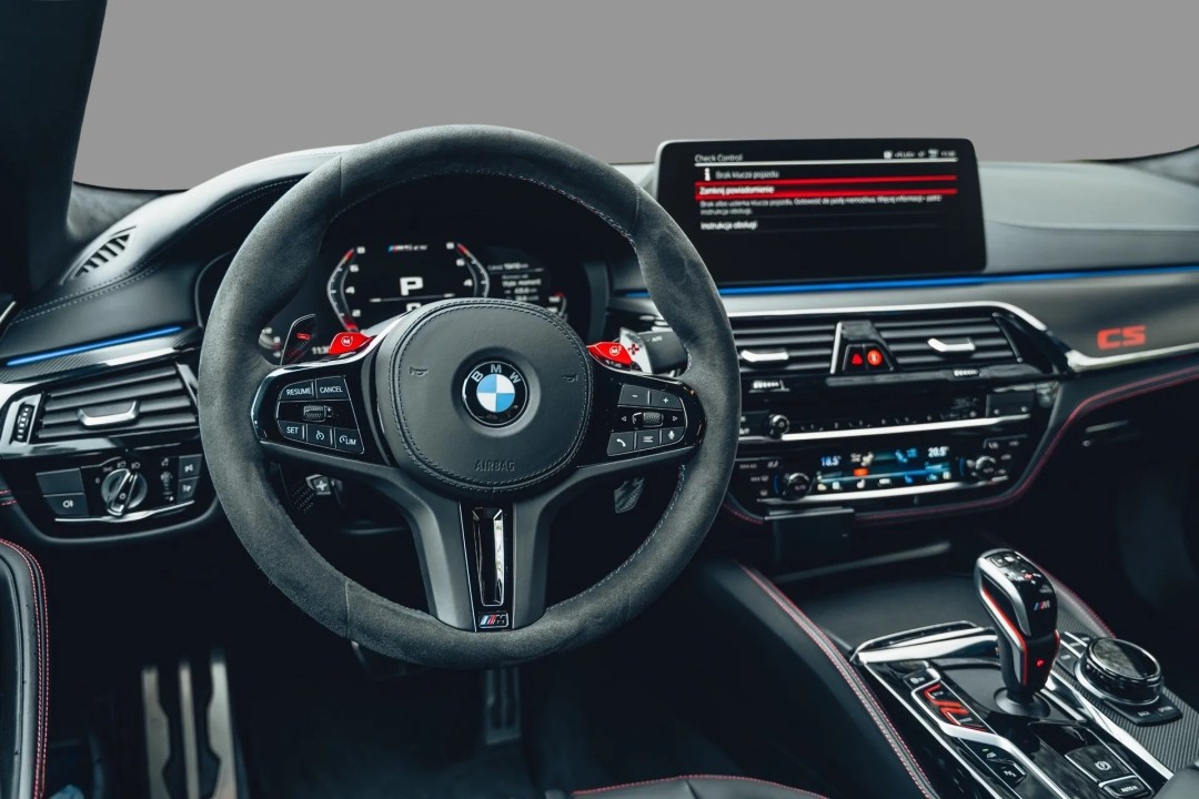 BMW M5 CS - foto 7