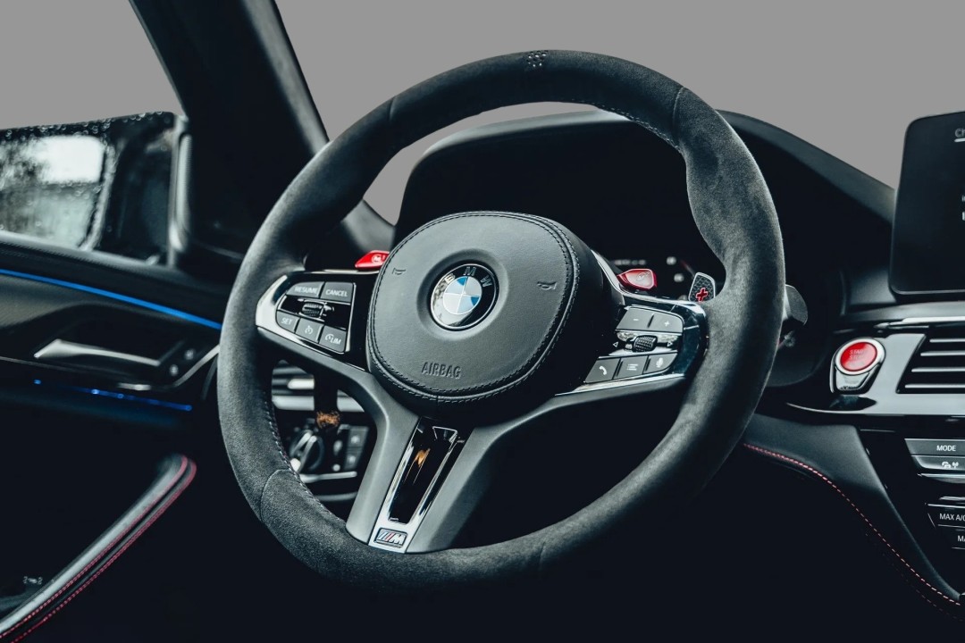 BMW M5 CS - foto 12