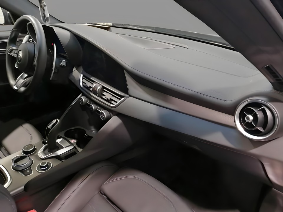 Alfa Romeo Giulia (4)