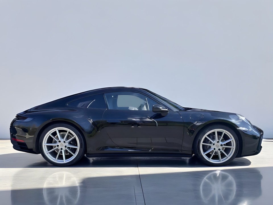 Porsche 911 Carrera (4)