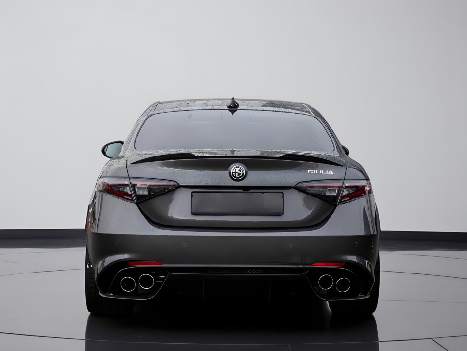 Alfa Romeo Giulia V6 (4)