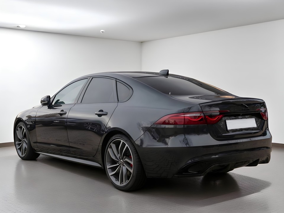 Jaguar XF (4)