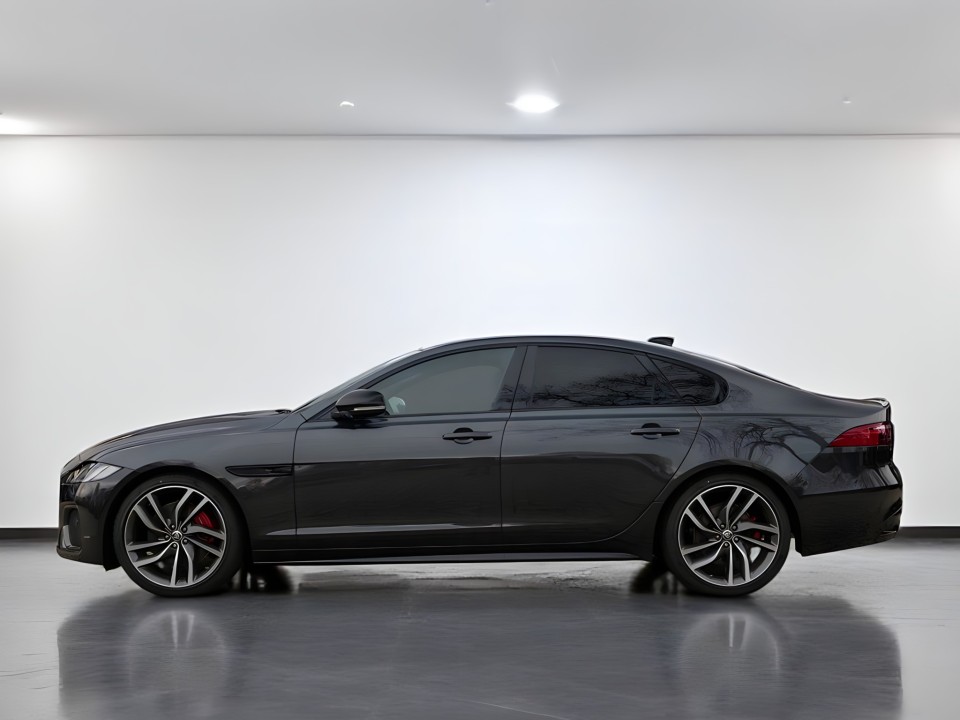 Jaguar XF (5)