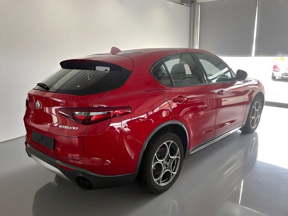 Alfa Romeo Stelvio TI 2.0 (2)