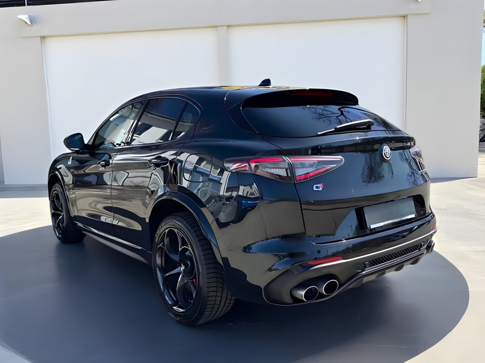 Alfa Romeo Stelvio (4)