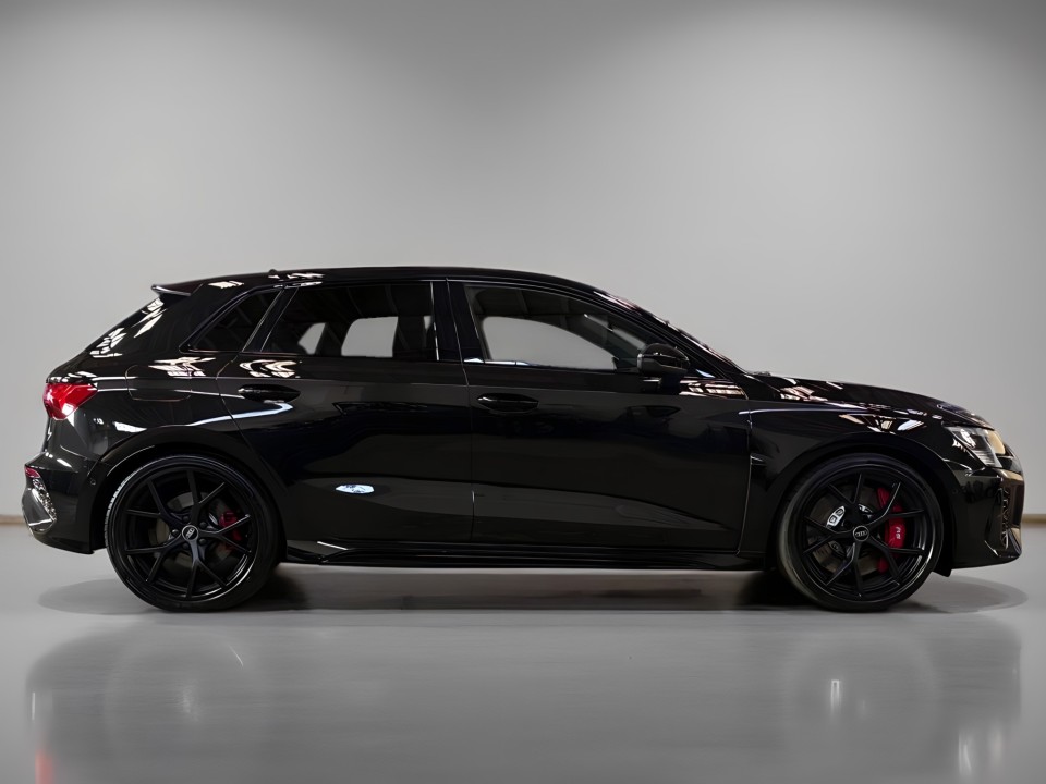 Audi RS3 TFSI quattro S tronic (2)