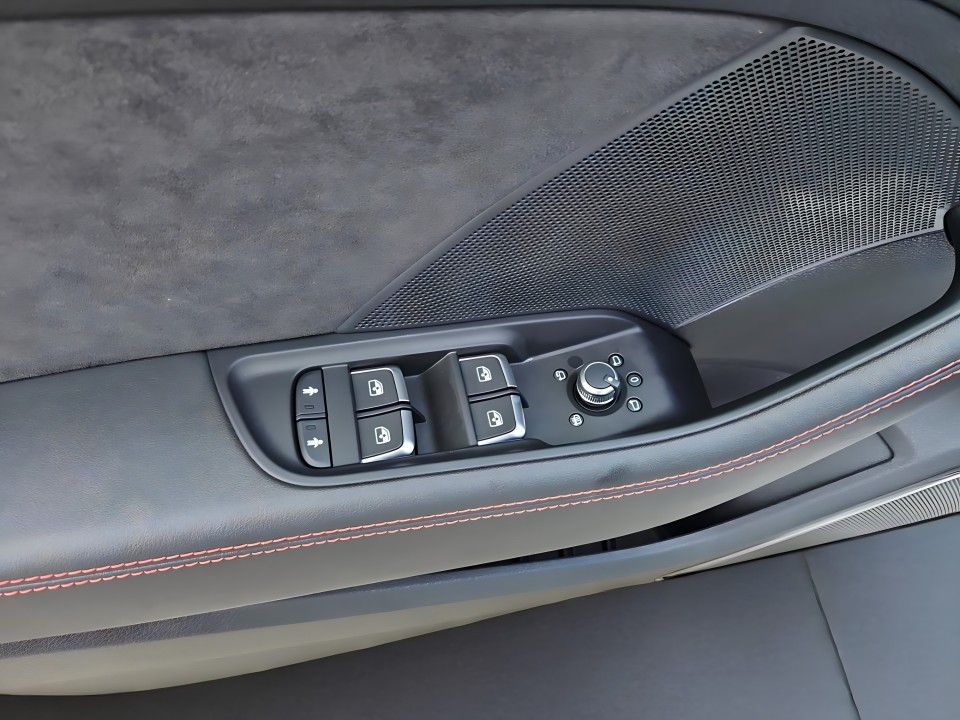 Audi RS3 TFSI quattro S tronic - foto 8