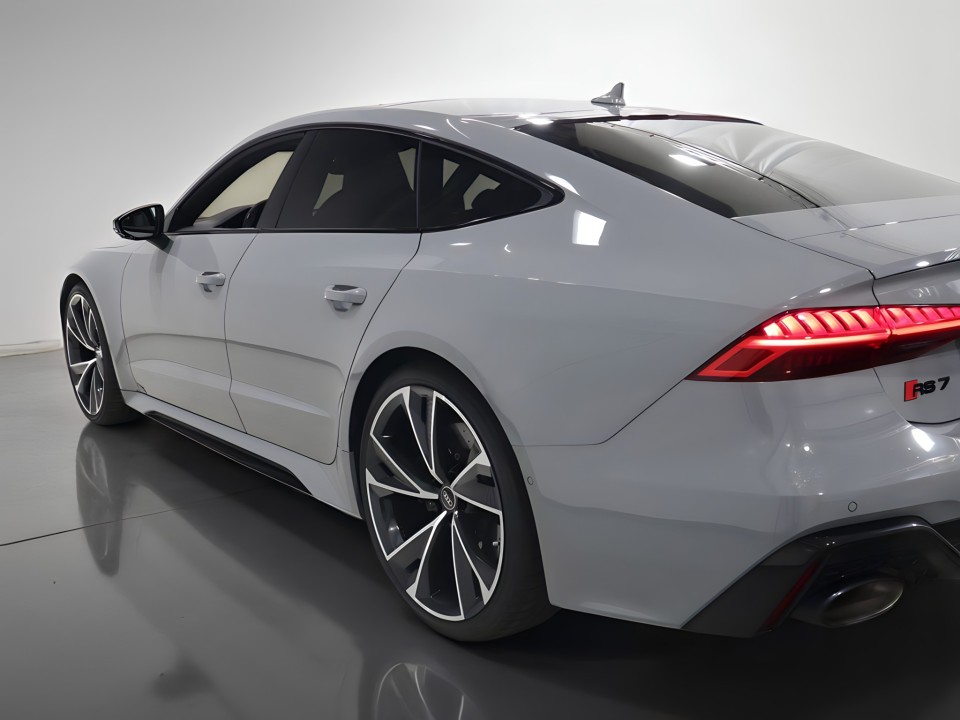 Audi RS7 TFSI quattro tiptronic (4)