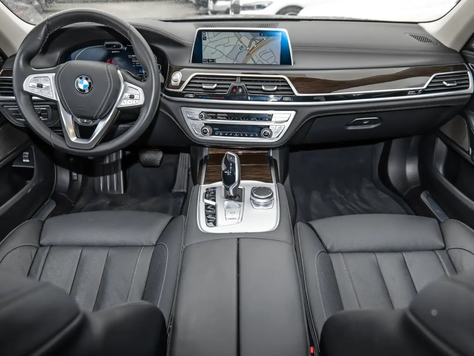 BMW Seria 7 745Le (4)