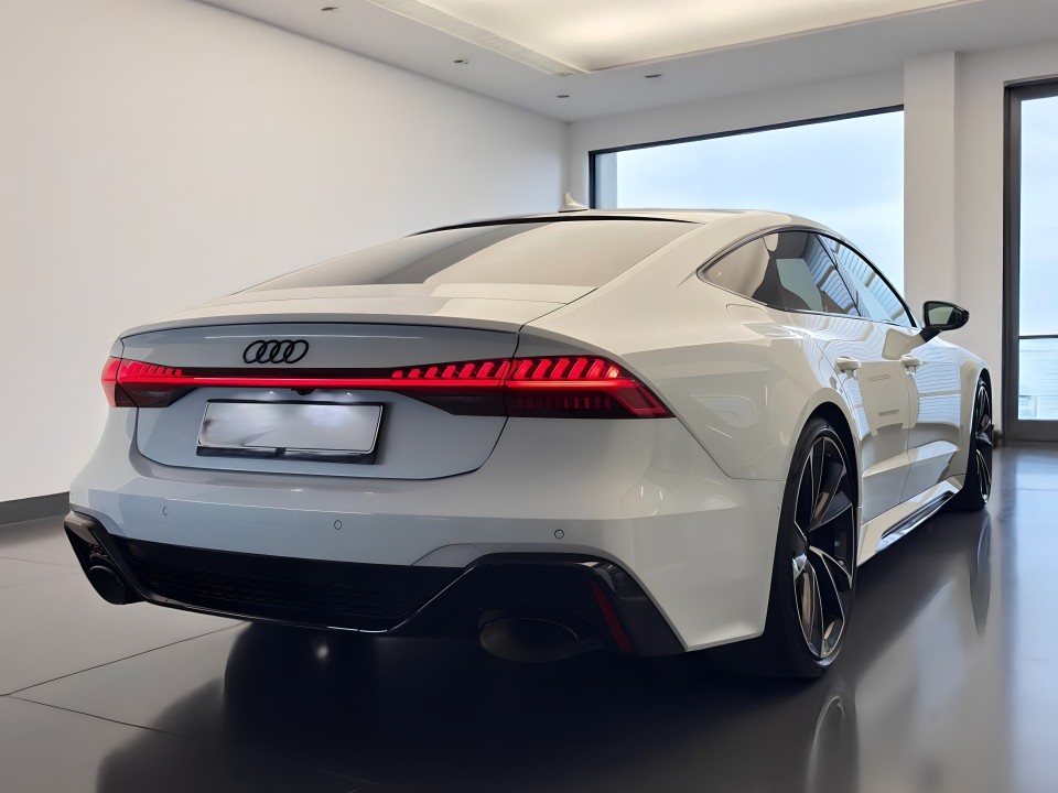 Audi RS7 TFSI quattro tiptronic (3)