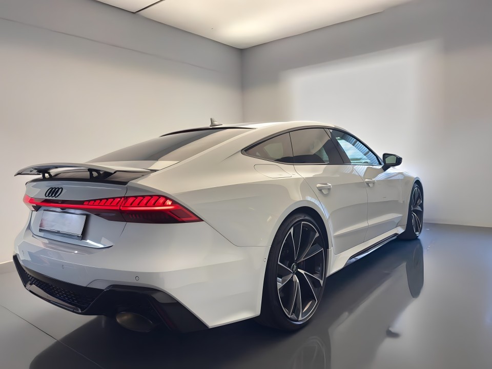 Audi RS7 TFSI quattro tiptronic (2)