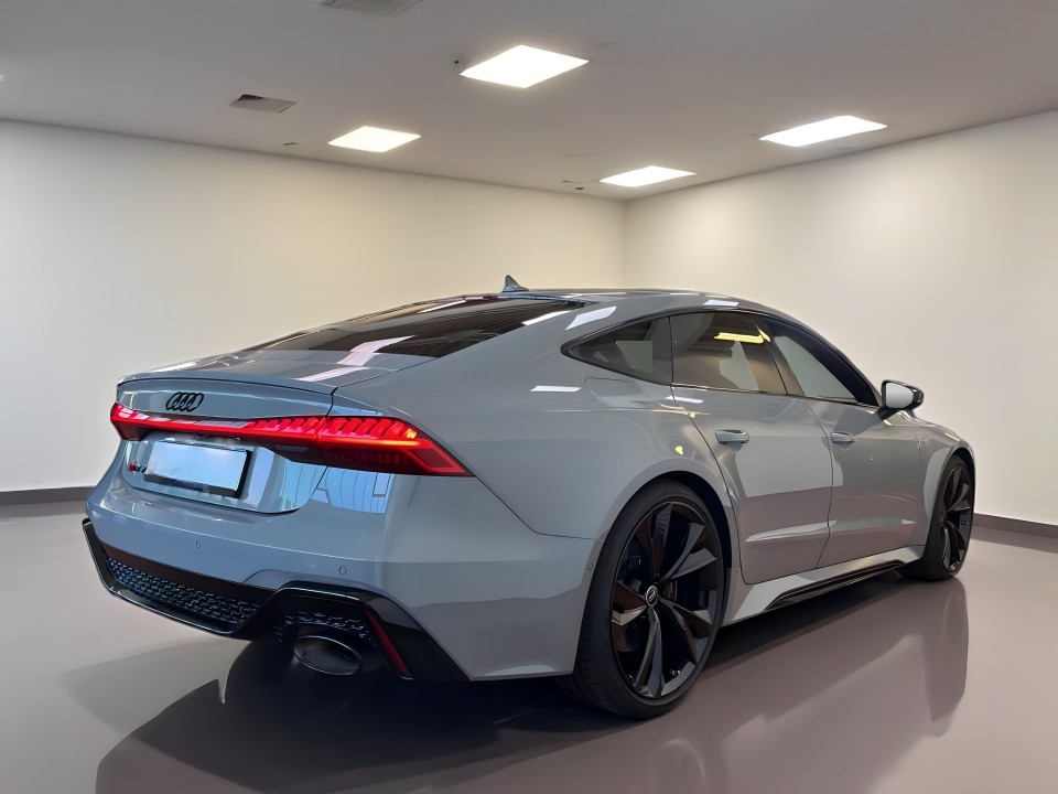 Audi RS7 TFSI quattro tiptronic (2)
