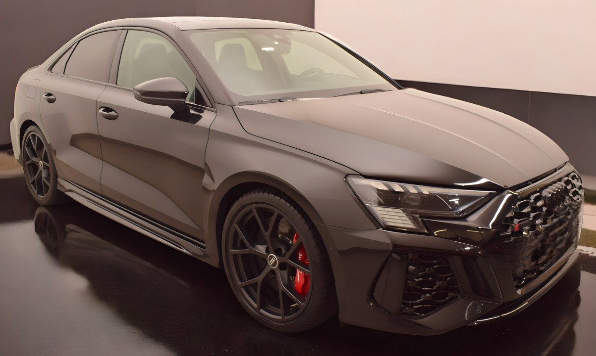 Audi RS3 TFSI quattro S tronic (2)