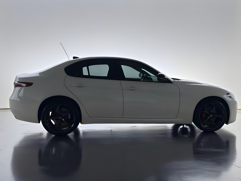 Alfa Romeo Giulia 16V (5)