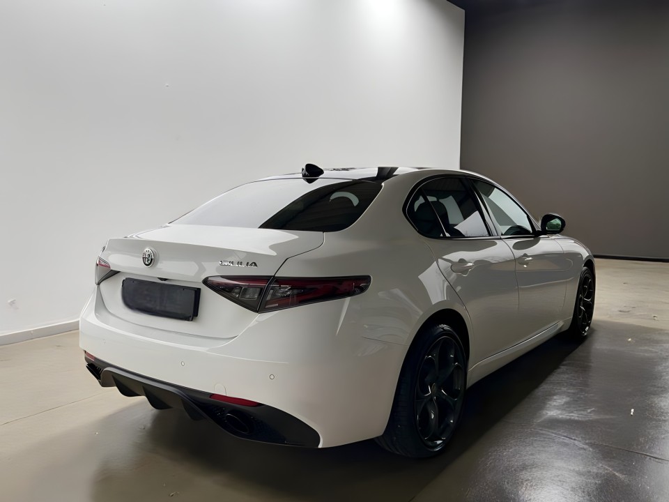 Alfa Romeo Giulia 16V (4)