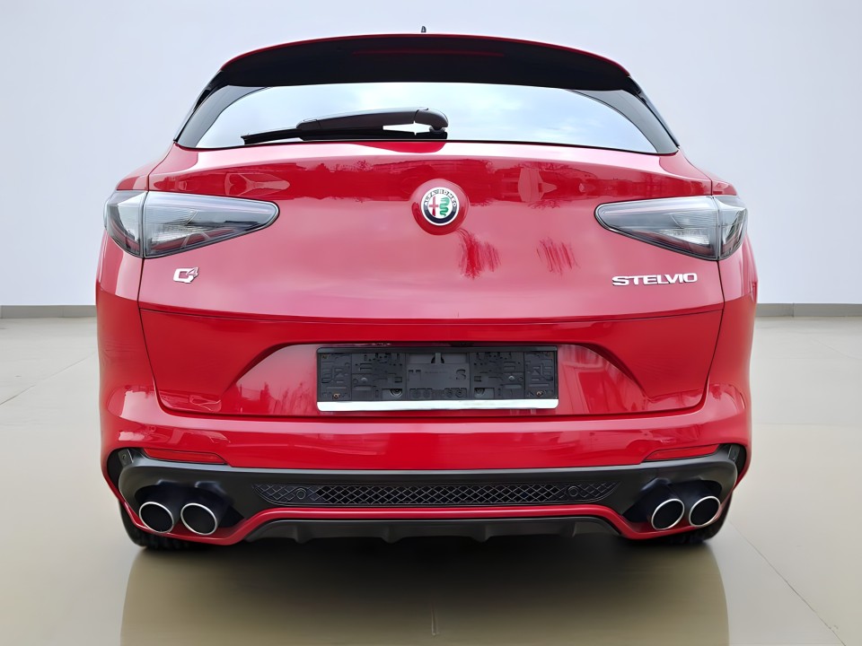 Alfa Romeo Stelvio (4)