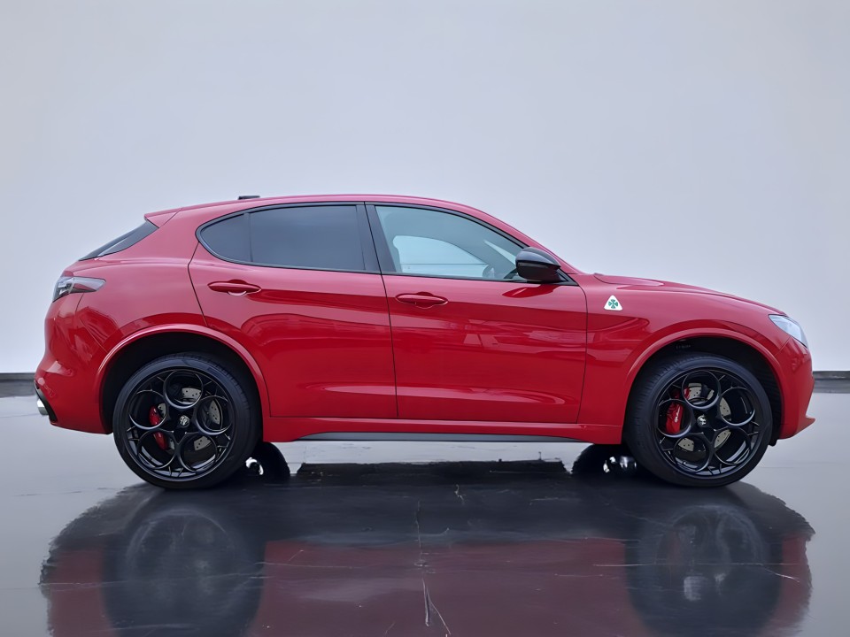 Alfa Romeo Stelvio (2)