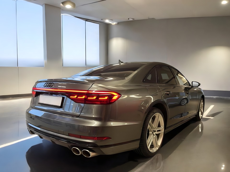 Audi S8 TFSI quattro tiptronic (4)