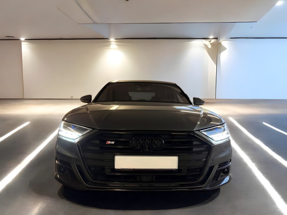 Audi S8 TFSI quattro tiptronic (2)