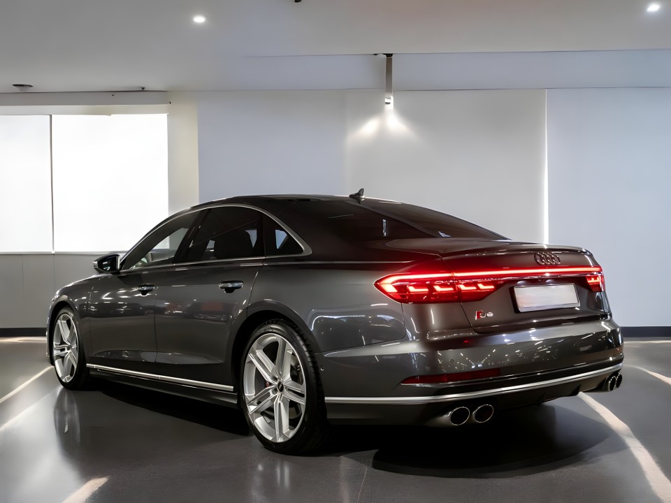 Audi S8 TFSI quattro tiptronic (5)