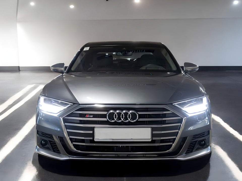 Audi S8 TFSI quattro tiptronic (2)