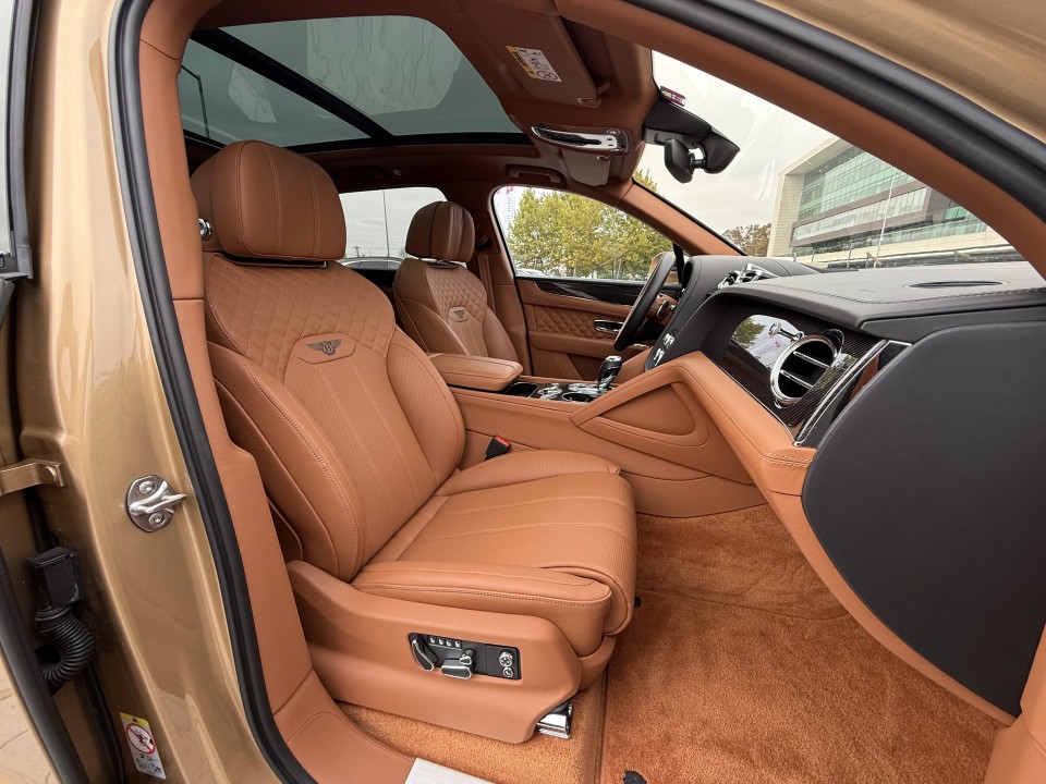 Bentley Bentayga V8 Mulliner - foto 16