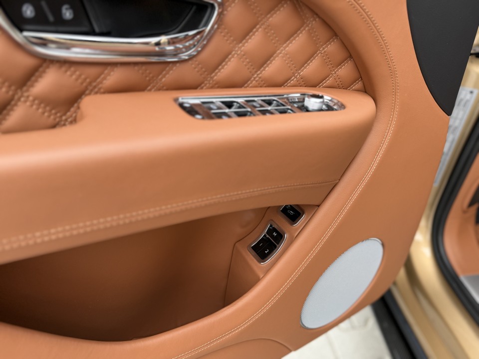 Bentley Bentayga V8 Mulliner - foto 27