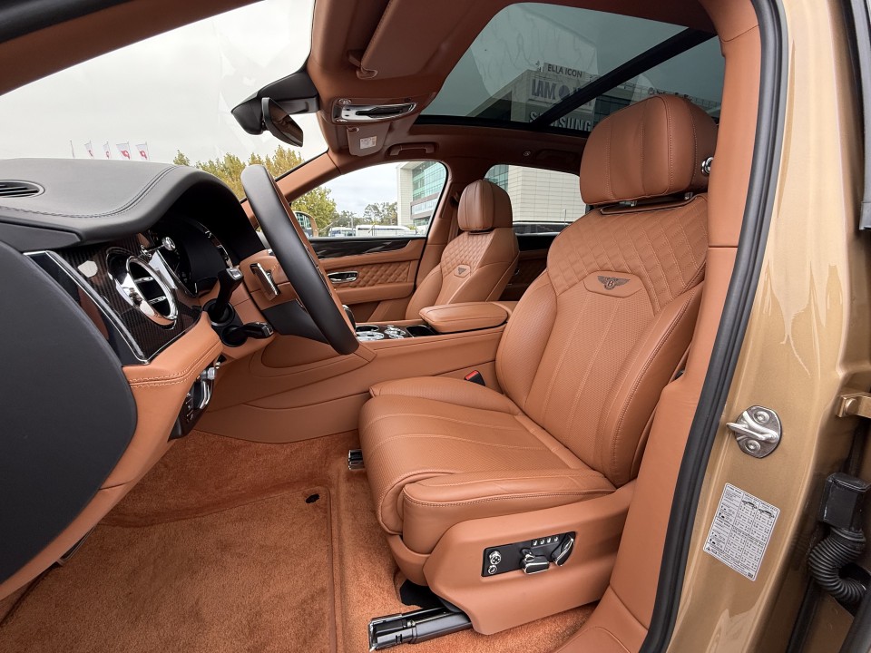 Bentley Bentayga V8 Mulliner - foto 10