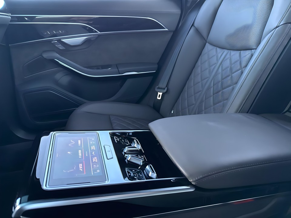Audi S8 TFSI quattro tiptronic - foto 16