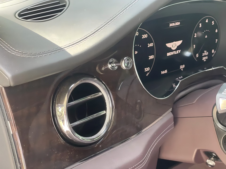 Bentley Bentayga V8 - foto 23