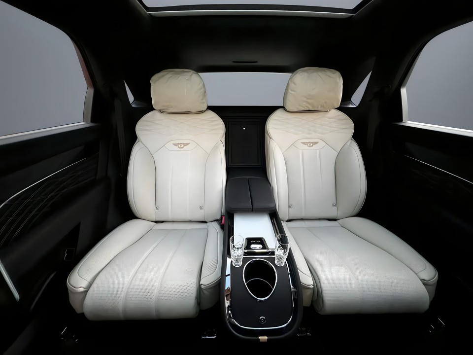 Bentley Bentayga Mulliner V8 - foto 17