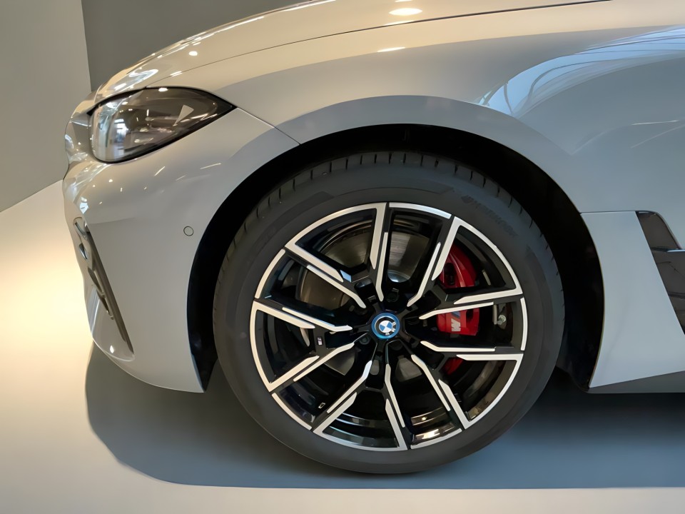 BMW i4 eDrive40 - foto 16