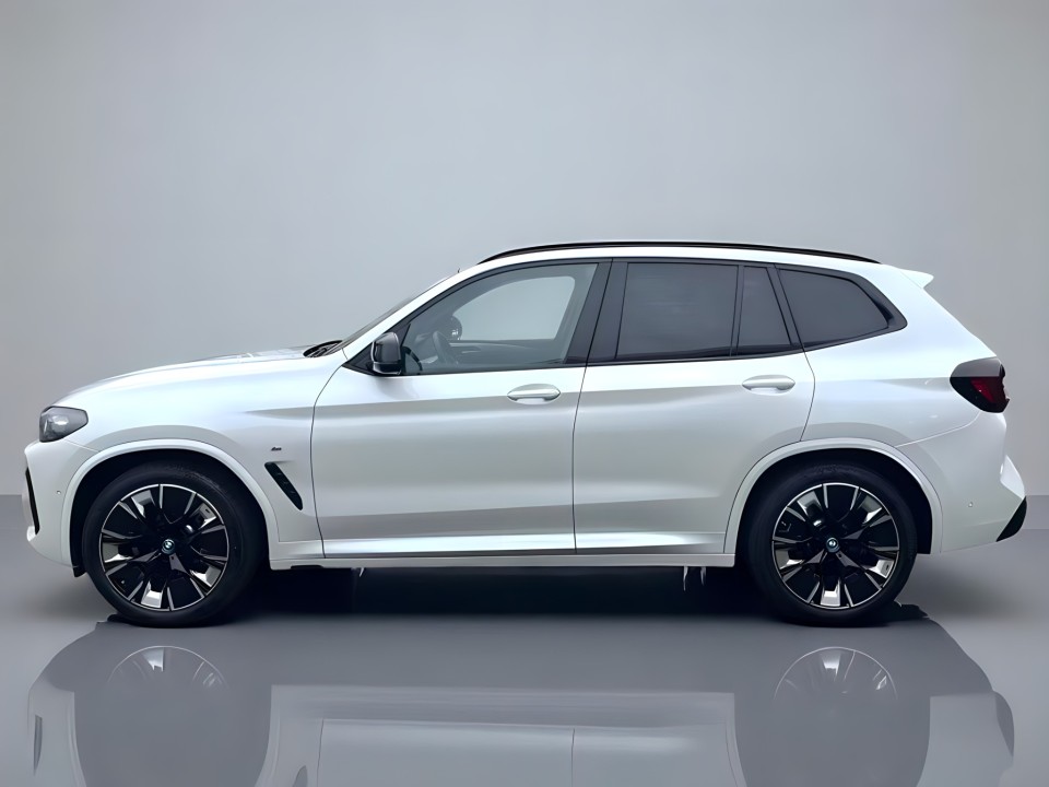BMW iX3 M Sport (3)
