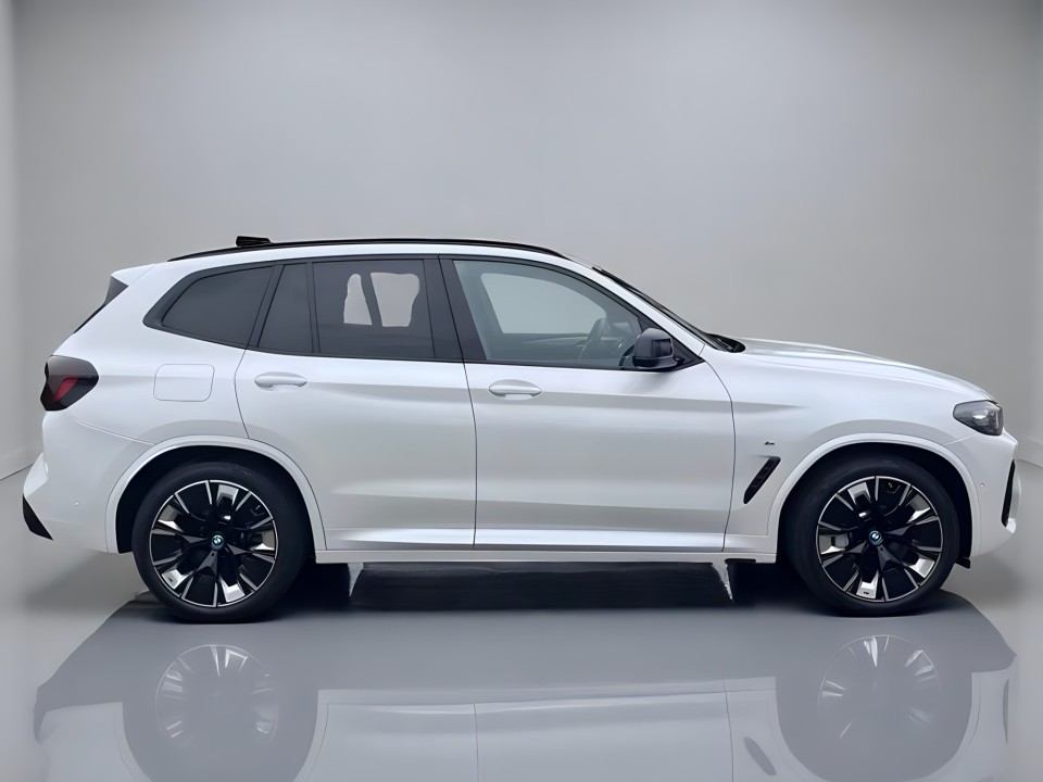 BMW iX3 M Sport (4)