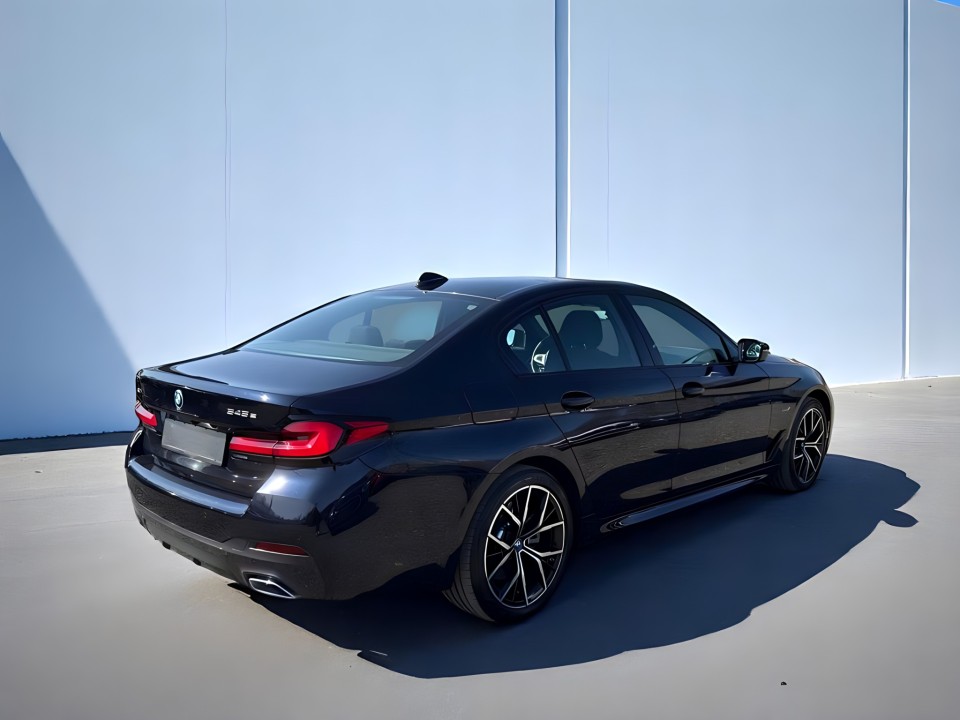 BMW Seria 5 545e xDrive M-SPORT (2)