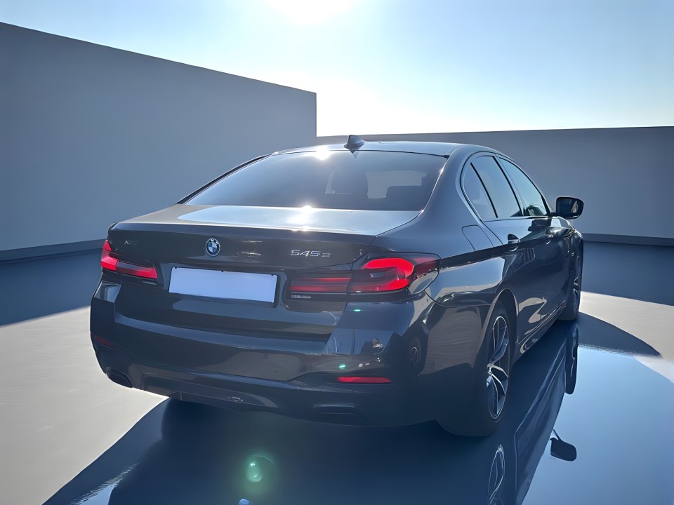 BMW Seria 5 545e xDrive M-Sport (4)