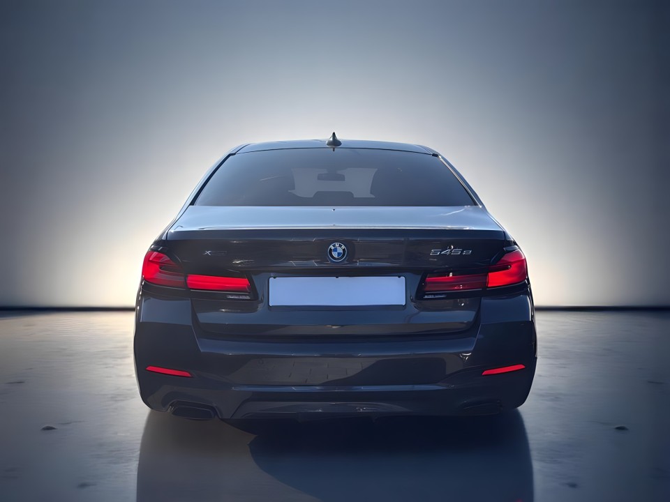 BMW Seria 5 545e xDrive M-Sport (5)