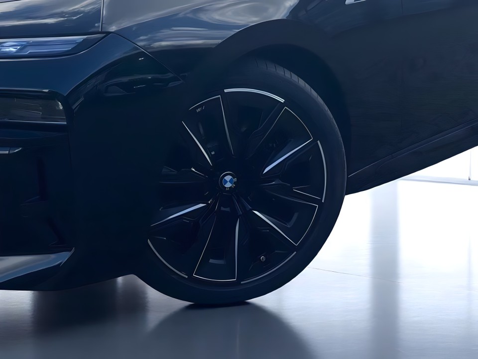 BMW i7 M70 xDrive - foto 21