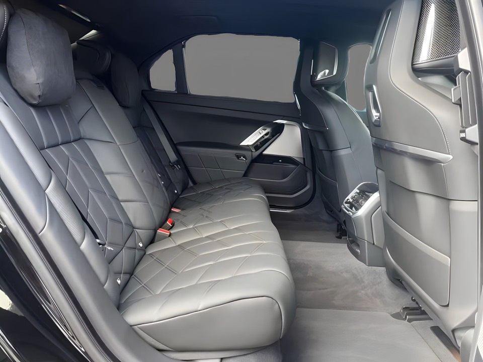 BMW i7 M70 xDrive - foto 13