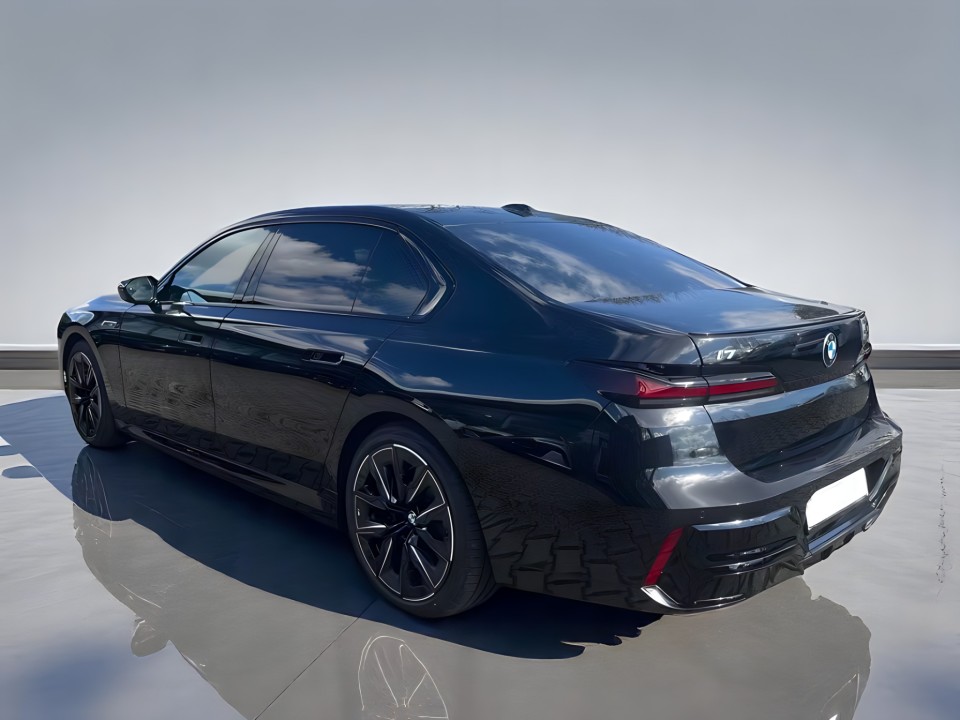 BMW i7 M70 xDrive (4)