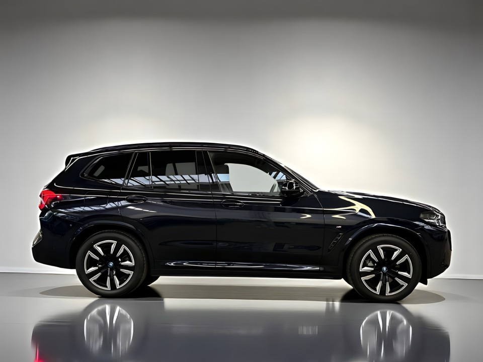 BMW iX3 (2)